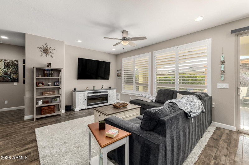 13 - Fruit Stand 745