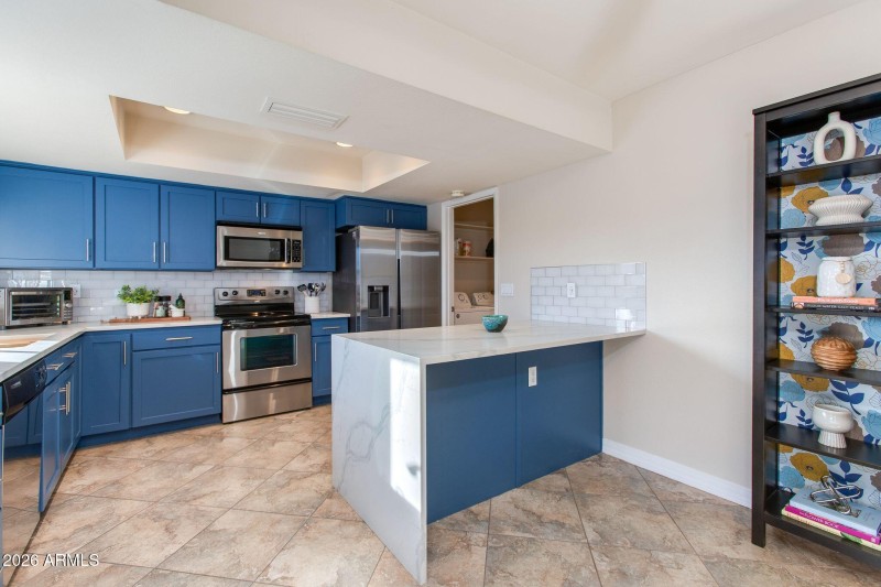 Kitchen with Peninsula