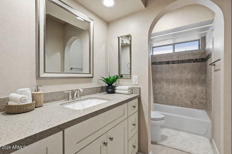 Hall bath vanity to shower