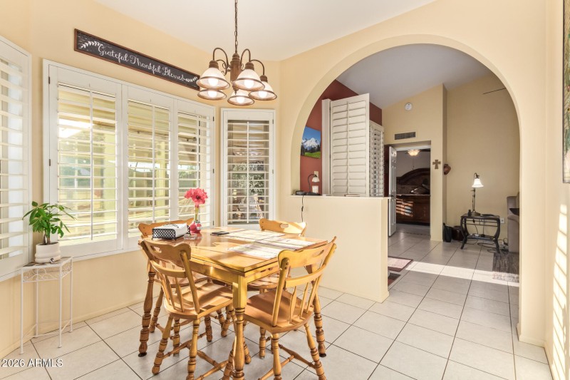 Breakfast Nook w/gold views