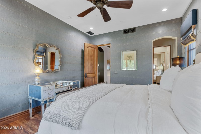 49-web-or-mls-9926-e-kemper-way