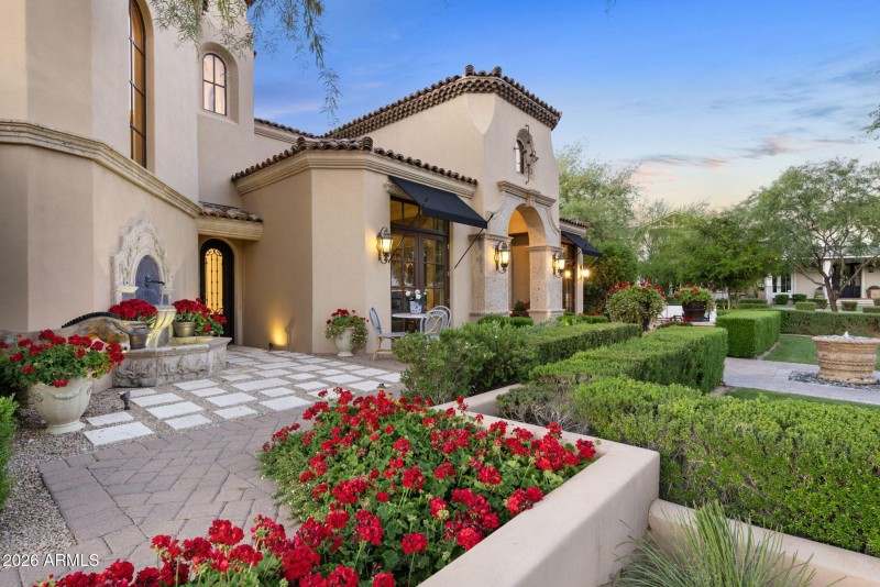 98-web-or-mls-9926-e-kemper-way