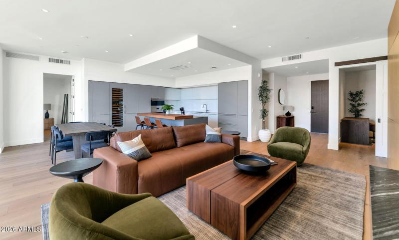 4849 N Camelback Rdg Dr-large-008-018-48