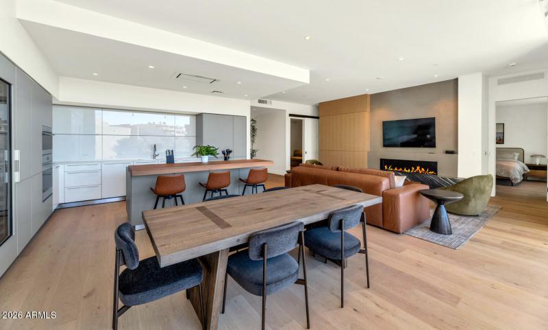 4849 N Camelback Rdg Dr-large-014-039-48