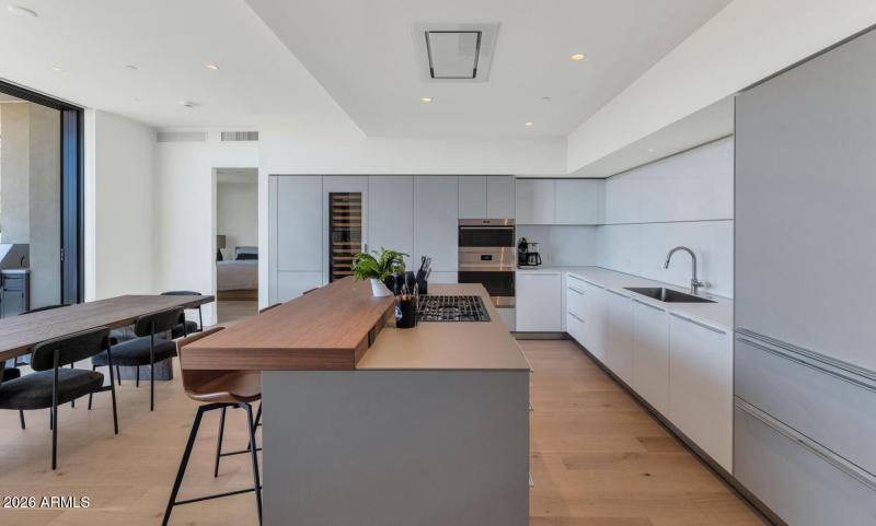 4849 N Camelback Rdg Dr-large-018-037-48