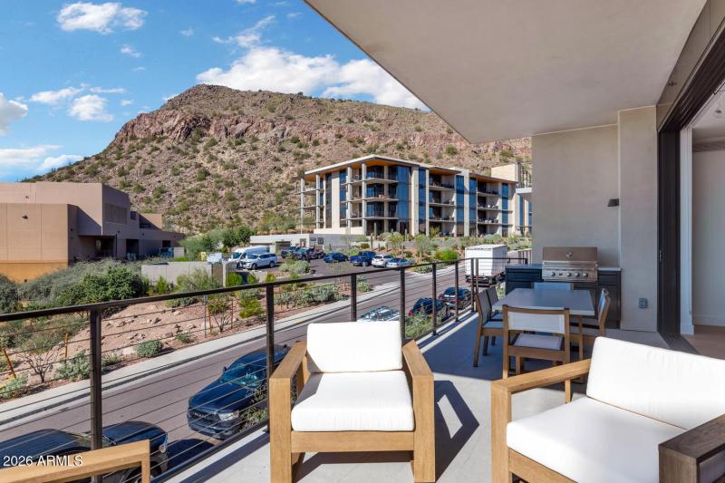 4849 N Camelback Rdg Dr-large-022-028-48
