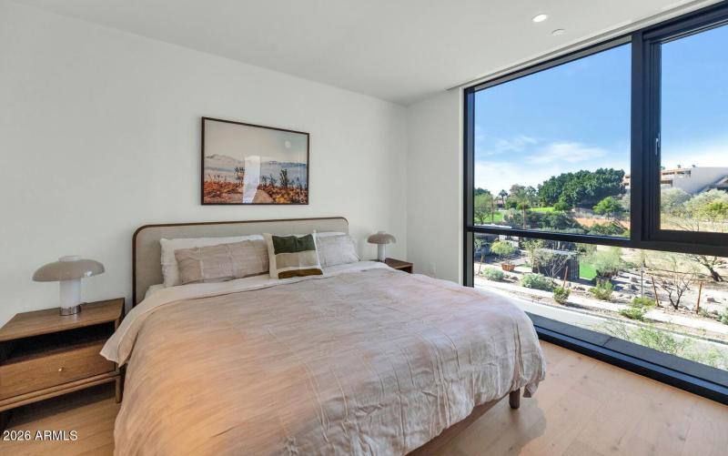 4849 N Camelback Rdg Dr-large-028-038-48