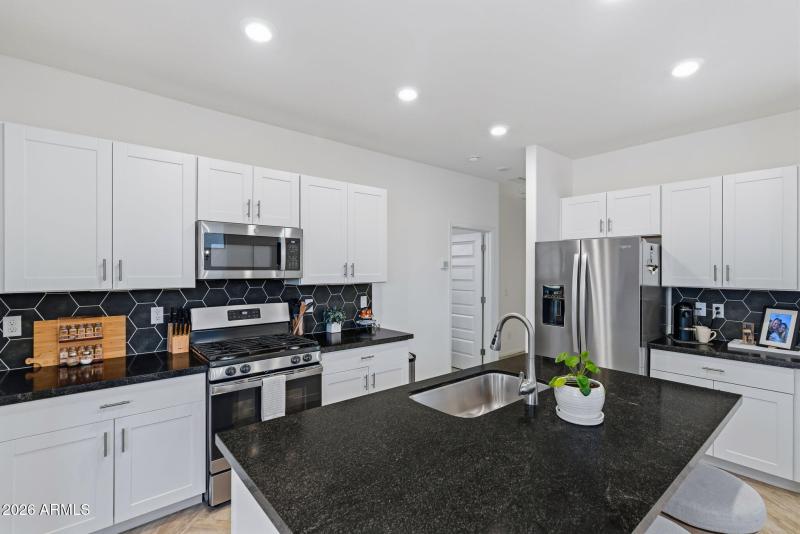 12-web-or-mls-13184 N 146th Ln---24