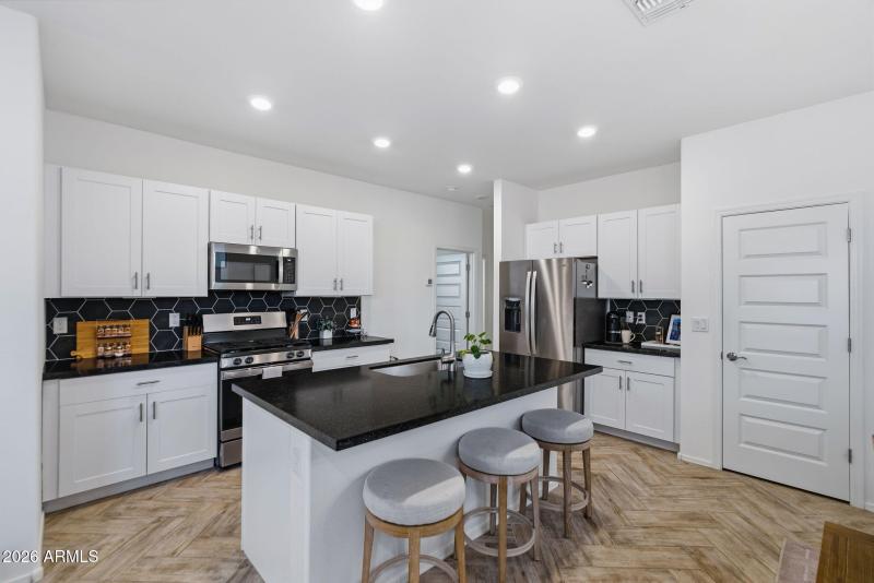 13-web-or-mls-13184 N 146th Ln---23