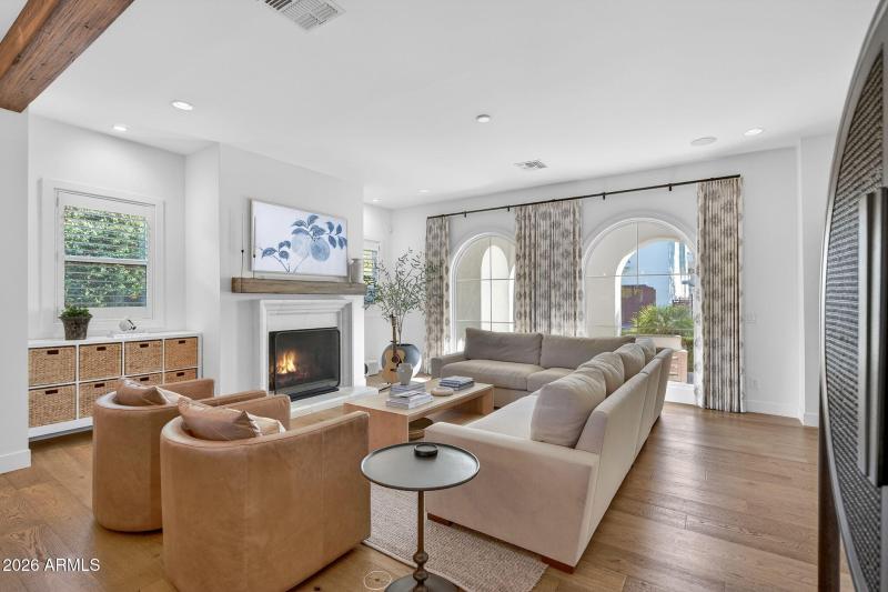 15-web-or-mls-05- E Crittenden Ln