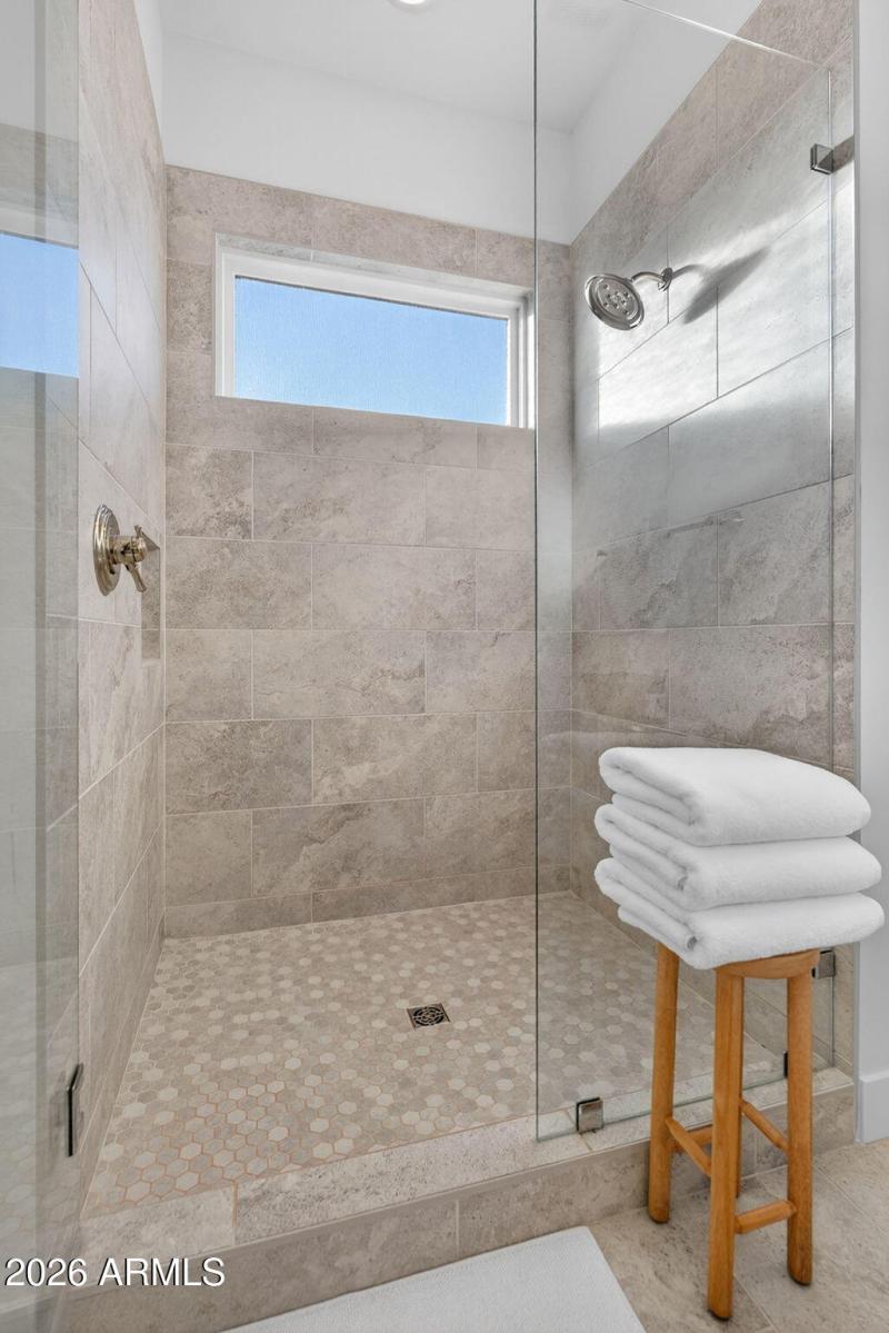 64-web-or-mls-71- E Crittenden Ln