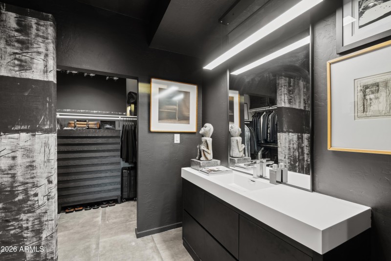 Primary Bath & Walk-in Closet