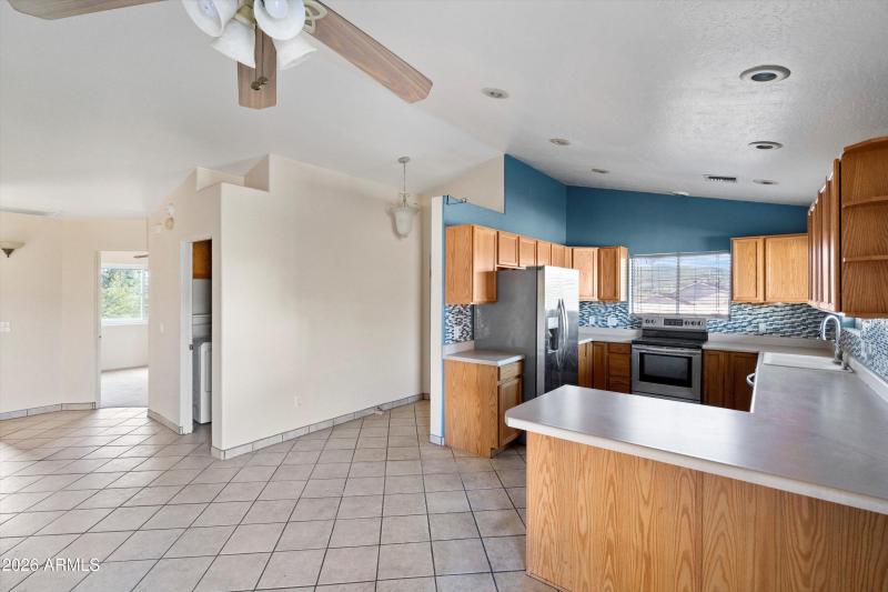 06-Family Room to Kitchen