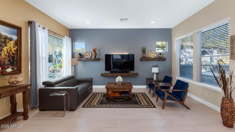 20721 W Fern Dr-large-010-035-TOD4486-15