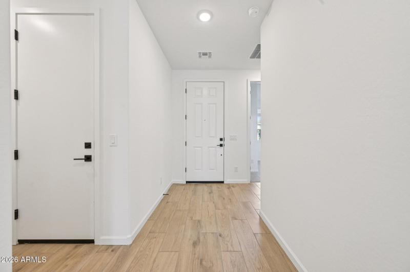 7-web-or-mls-W Buist Ave-S1001-007