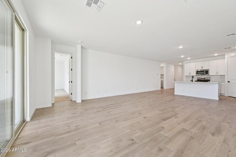 8-web-or-mls-W Buist Ave-S1001-008