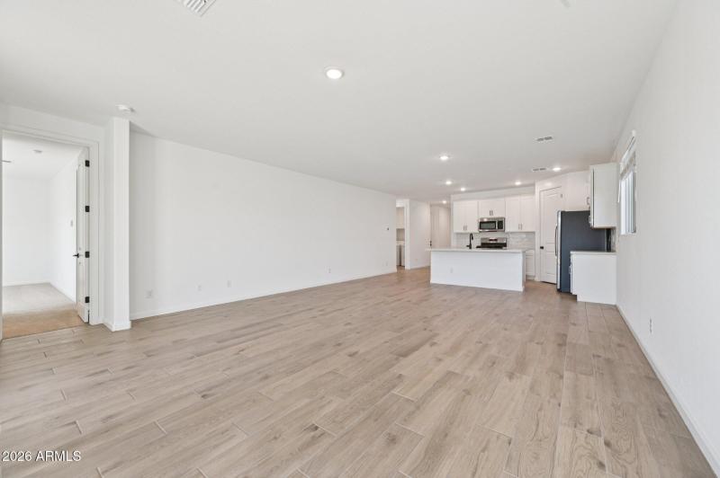 9-web-or-mls-W Buist Ave-S1001-009