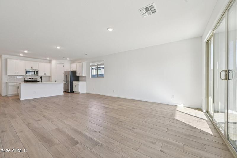 10-web-or-mls-W Buist Ave-S1001-010