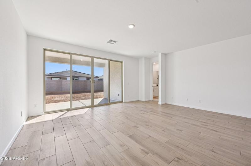 13-web-or-mls-W Buist Ave-S1001-013