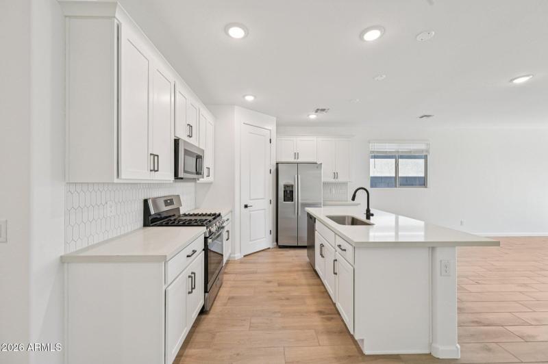 14-web-or-mls-W Buist Ave-S1001-014