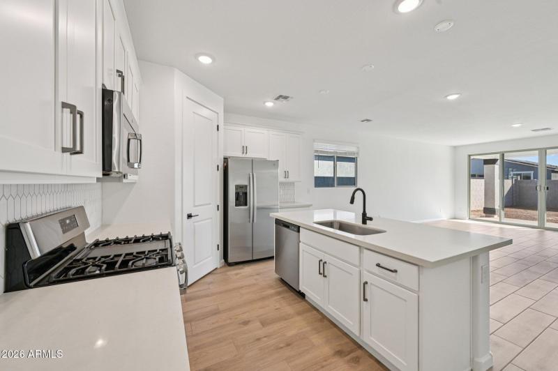 15-web-or-mls-W Buist Ave-S1001-015