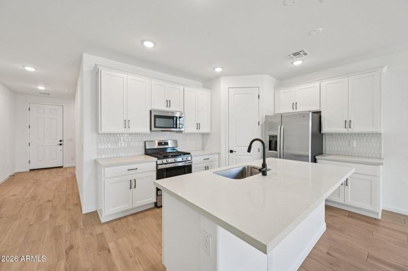 16-web-or-mls-W Buist Ave-S1001-016