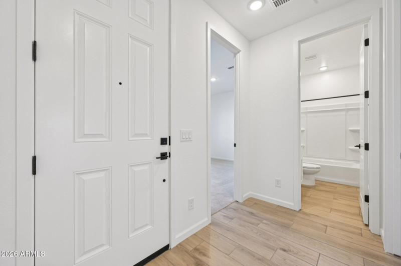 21-web-or-mls-W Buist Ave-S1001-021