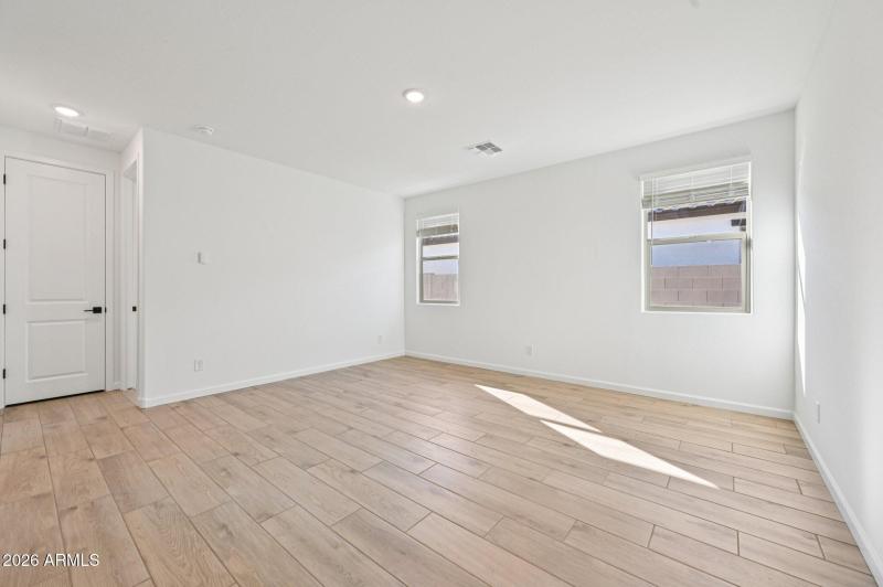 28-web-or-mls-W Buist Ave-S1001-028