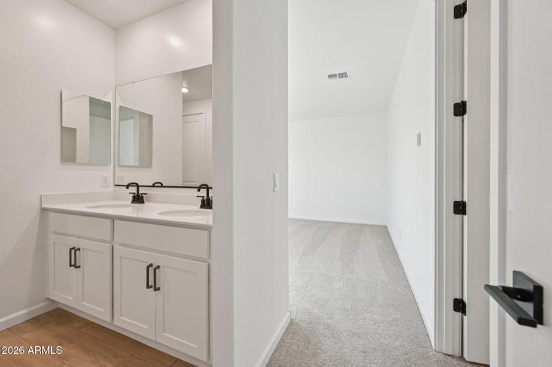 36-web-or-mls-W Buist Ave-S1001-036