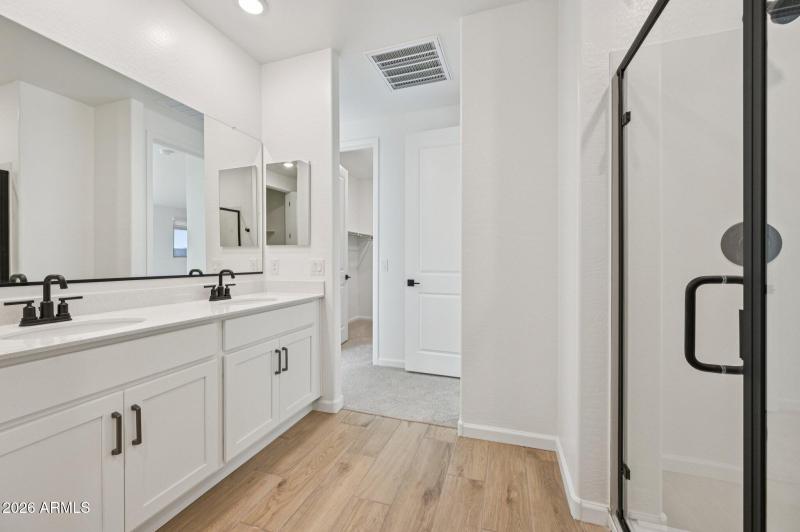 38-web-or-mls-W Buist Ave-S1001-038