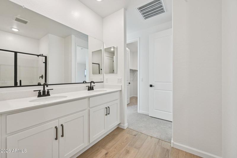 40-web-or-mls-W Buist Ave-S1001-040