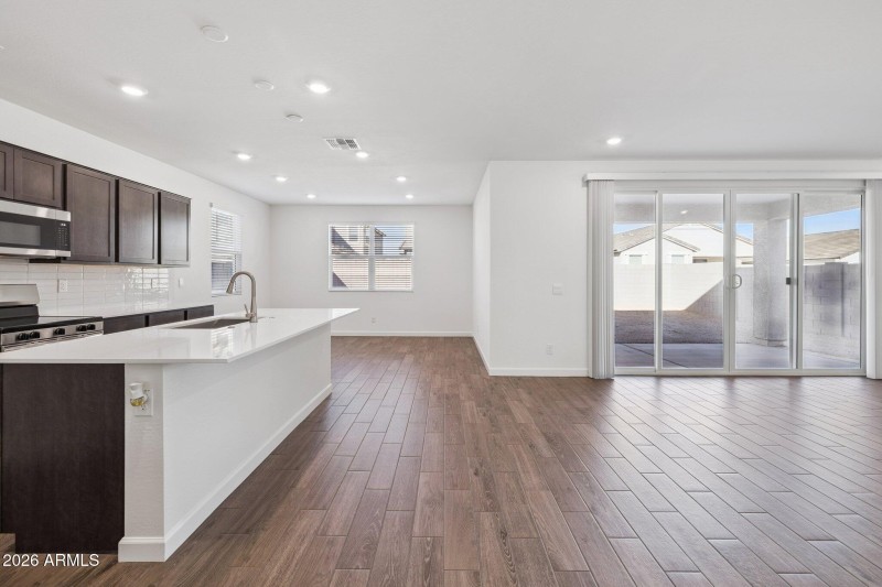 9-web-or-mls-24198-w-hacienda-ave