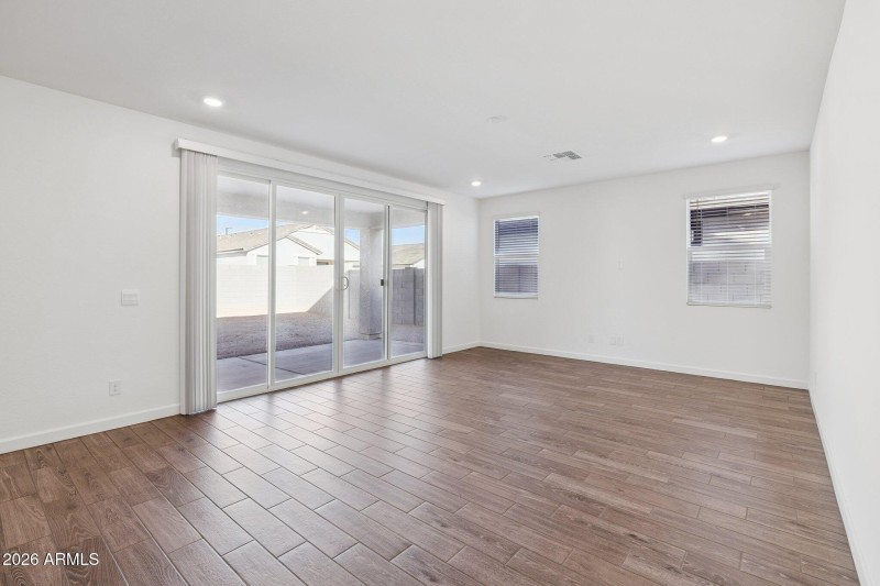 14-web-or-mls-24198-w-hacienda-ave