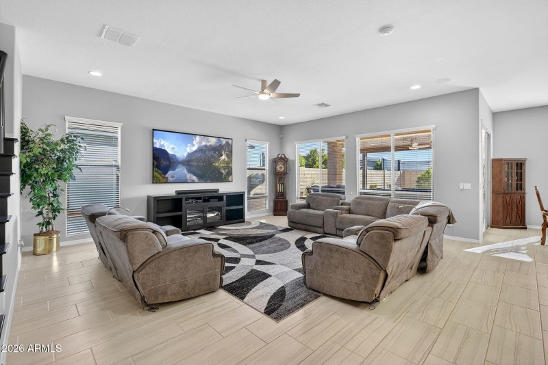 007_8-web-or-mls-64-e_utopia_ave_-_ryan_