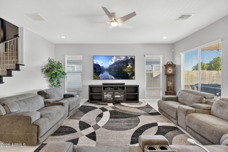 009_12-web-or-mls-68-e_utopia_ave_-_ryan