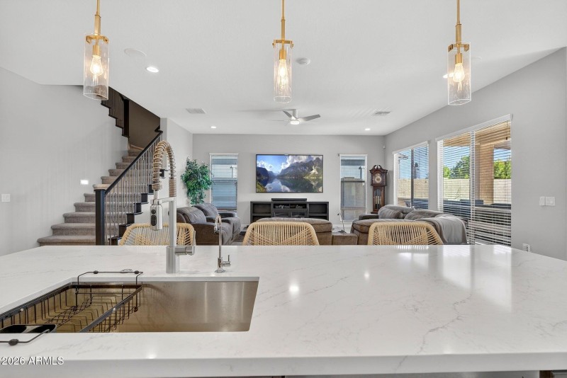 016_19-web-or-mls-74-e_utopia_ave_-_ryan