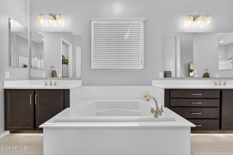 024_39-web-or-mls-40-e_utopia_ave_-_ryan