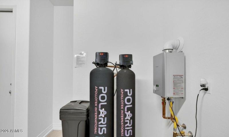 044_55-web-or-mls-81-e_utopia_ave_-_ryan