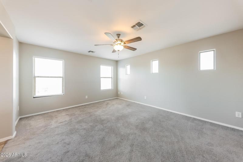 011-photo-main-bedroom-14939133