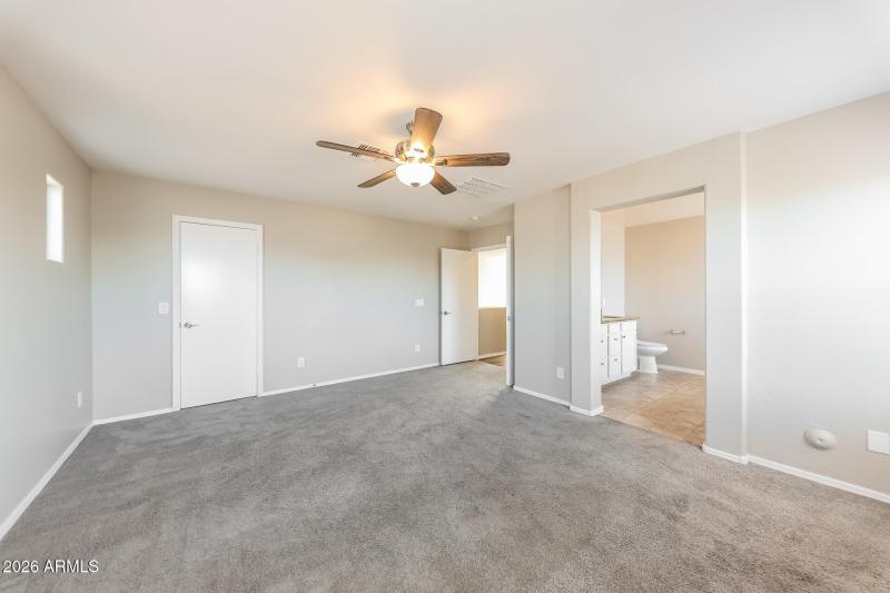 012-photo-main-bedroom-14939135