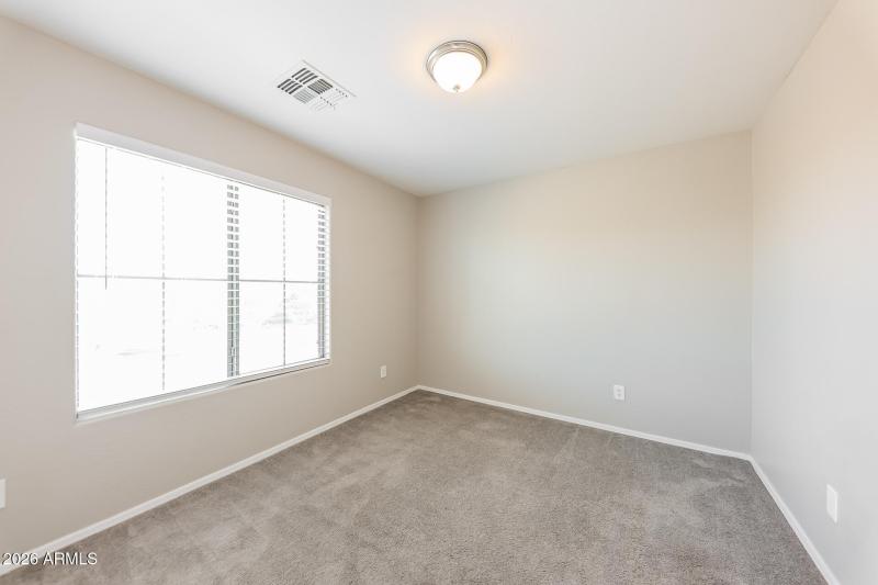 015-photo-bedroom-14939140