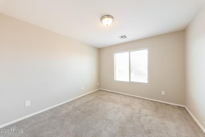 017-photo-bedroom-14939138