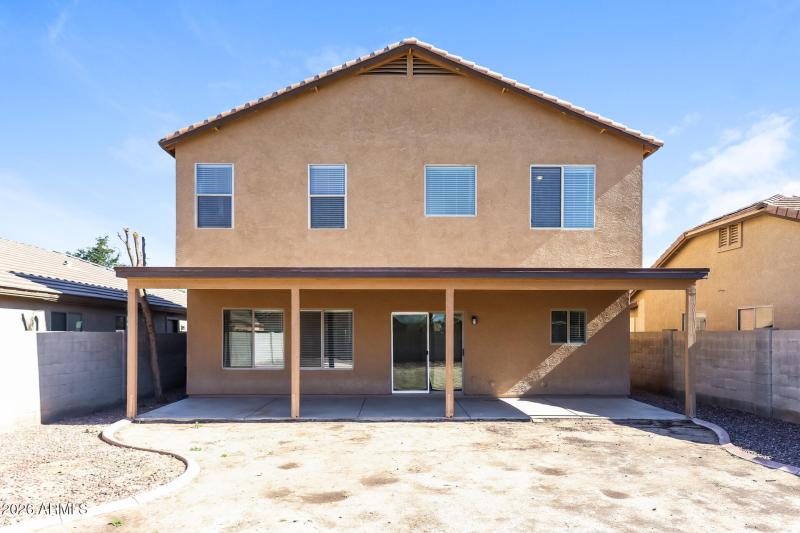 020-photo-rear-view-14939144