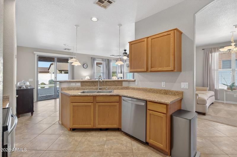 19-web-or-mls-17- W Peggy Dr