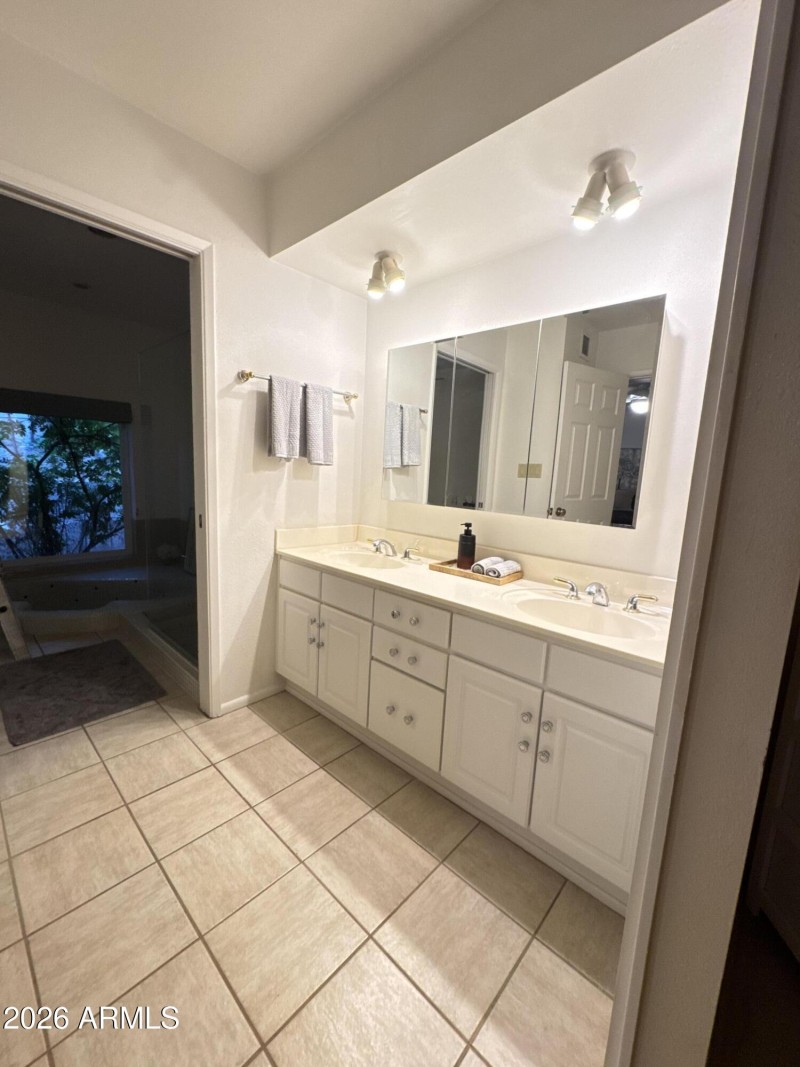 78926442068__0840F250-BCC4-4464-82F1-E0F