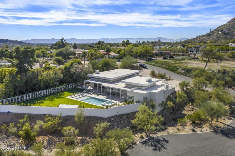 5-web-or-mls-7201-n-47th-st