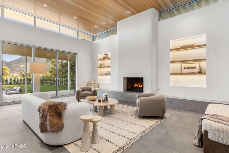 7-web-or-mls-7201-n-47th-st