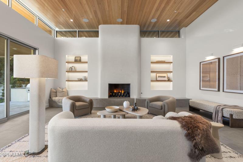 12-web-or-mls-7201-n-47th-st