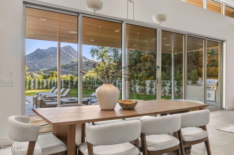 13-web-or-mls-7201-n-47th-st