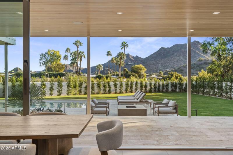 16-web-or-mls-7201-n-47th-st